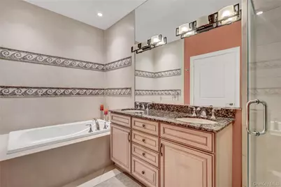 514 Pacing Way #514, Westbury, NY 11590 - Photo 27