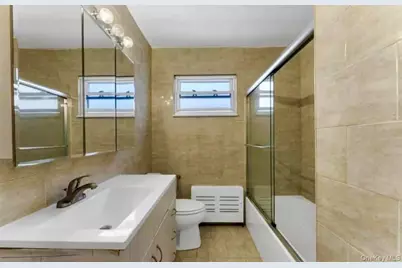 23 Doris Avenue, Franklin Square, NY 11010 - Photo 7