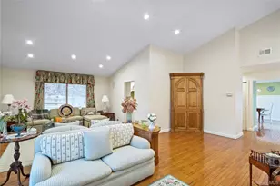 260 Vista Dr, Jericho, NY 11753 - Photo 7