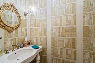 260 Vista Dr, Jericho, NY 11753 - Photo 23