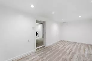 60-89 54th St, Maspeth, NY 11378 - Photo 19