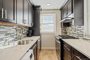 63-09 252nd St, Little Neck, NY 11362 - Photo 7