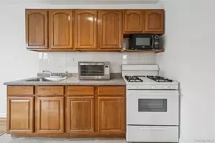 5730 Mosholu Ave, Bronx, NY 10471 - Photo 9