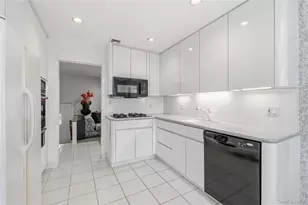 20 Steuben Dr, Oyster Bay, NY 11753 - Photo 7