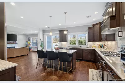 805 Pine Place, Bellmore, NY 11710 - Photo 5