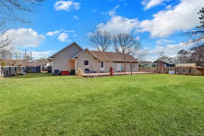 87 Vail Avenue, Riverhead, NY 11901 - Photo 5