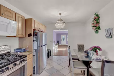 87 Vail Avenue, Riverhead, NY 11901 - Photo 17