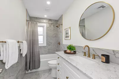 513 Dee Court, East Meadow, NY 11554 - Photo 17