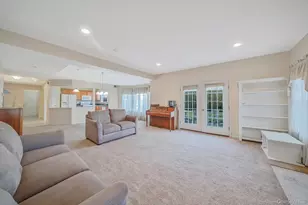 554 Mirror Pond Ct, Moriches, NY 11955 - Photo 5