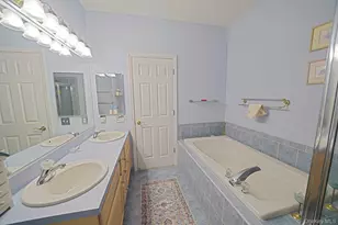 554 Mirror Pond Ct, Moriches, NY 11955 - Photo 17