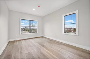 80 Division St, Patchogue, NY 11772 - Photo 11