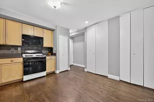 207-16 Melissa Ct, Bayside, NY 11360 - Photo 9