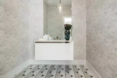 1552 Deerfield Road, Water Mill, NY 11976 - Photo 21