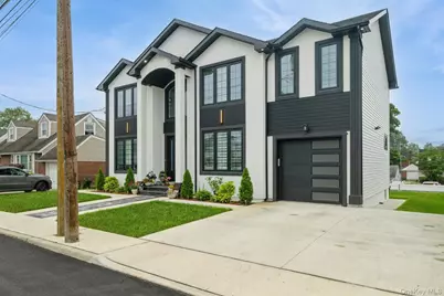 215 Marguerite Ave, Floral Park, NY 11001 - Photo 3