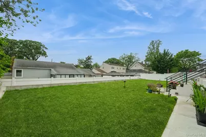 215 Marguerite Ave, Floral Park, NY 11001 - Photo 31