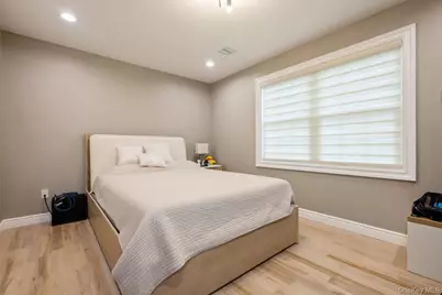 215 Marguerite Ave, Floral Park, NY 11001 - Photo 27