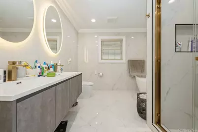 215 Marguerite Ave, Floral Park, NY 11001 - Photo 23