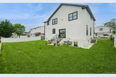 215 Marguerite Ave, Floral Park, NY 11001 - Photo 37