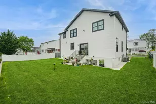 215 Marguerite Ave, Floral Park, NY 11001 - Photo 37