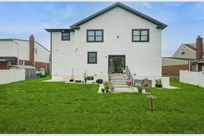 215 Marguerite Ave, Floral Park, NY 11001 - Photo 35