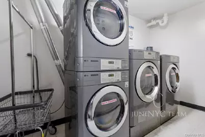 152-18 Union Turnpike #204K, Flushing, NY 11367 - Photo 13