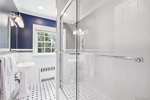 64 Trenor Dr, New Rochelle, NY 10804 - Photo 19