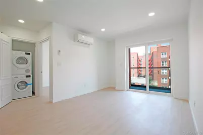 13450 Blossom Avenue #3D, Flushing, NY 11355 - Photo 3