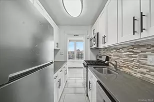 2630 Kingsbridge Terrace, Bronx, NY 10463 - Photo 9