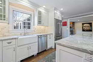 172 Burtis Ln, Syosset, NY 11791 - Photo 15