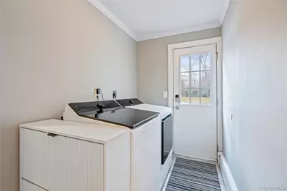 172 Burtis Lane, Syosset, NY 11791 - Photo 31