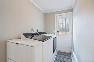 172 Burtis Ln, Syosset, NY 11791 - Photo 31