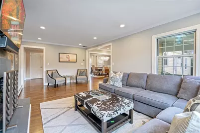 172 Burtis Lane, Syosset, NY 11791 - Photo 9