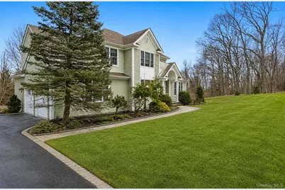 86 Louise Court, Riverhead, NY 11901 - Photo 3