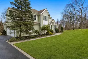 86 Louise Ct, Riverhead, NY 11901 - Photo 3
