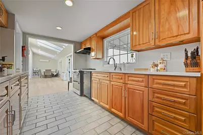 8 Burton Avenue, Woodmere, NY 11598 - Photo 5