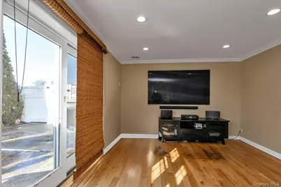 2528 Balsam Avenue, East Meadow, NY 11554 - Photo 9