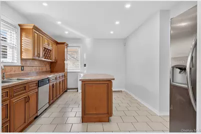 132 S Terrace Place, Valley Stream, NY 11580 - Photo 7