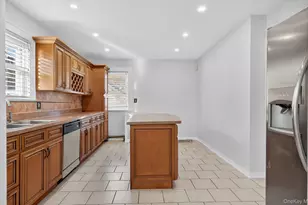 132 S Terrace Pl, Valley Stream, NY 11580 - Photo 7