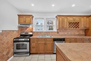 132 S Terrace Pl, Valley Stream, NY 11580 - Photo 9