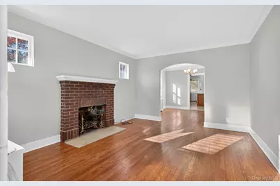 132 S Terrace Place, Valley Stream, NY 11580 - Photo 3