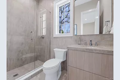 [Address not provided], Great Neck, NY 11021 - Photo 13