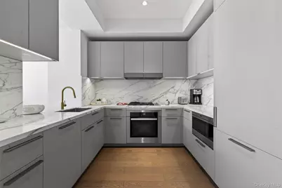 305 E 51st Street, New York, NY 10022 - Photo 11