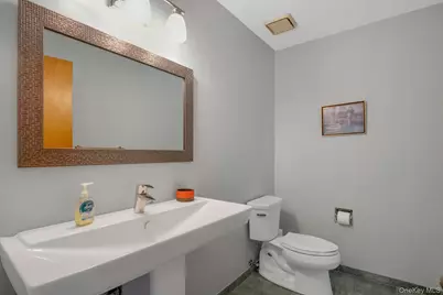 637 Long Hill Road W, Briarcliff Manor, NY 10510 - Photo 17