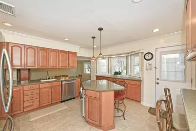 534 Hyman Avenue, West Islip, NY 11795 - Photo 7