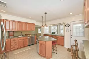 534 Hyman Ave, West Islip, NY 11795 - Photo 7
