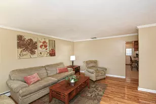 534 Hyman Ave, West Islip, NY 11795 - Photo 5