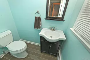 534 Hyman Ave, West Islip, NY 11795 - Photo 15