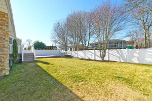 534 Hyman Ave, West Islip, NY 11795 - Photo 25