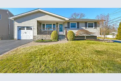 534 Hyman Avenue, West Islip, NY 11795 - Photo 1