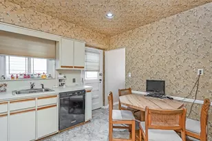 85-19 212th St, Hollis, NY 11427 - Photo 17